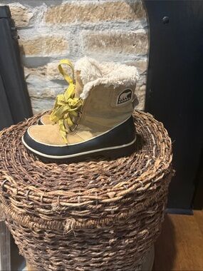 Sorel womens Tan and Black Winter Boots with Faux-Fur Collar